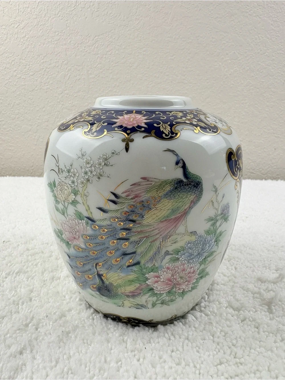 Vintage Toyo Japanese Porcelain Ginger Jar or Vase